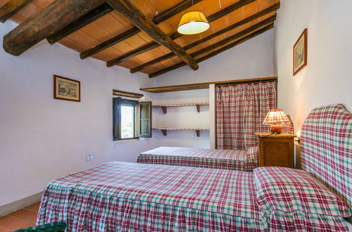 Photo 30 - 2 bedroom Apartment in Pescia with swimming pool and garden