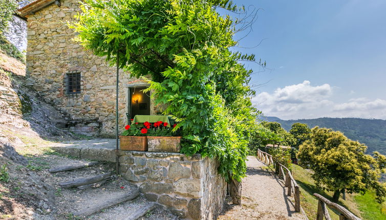 Photo 1 - Appartement de 2 chambres à Pescia avec piscine et jardin