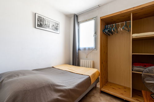 Foto 10 - Appartamento con 2 camere da letto a Canet-en-Roussillon con vista mare