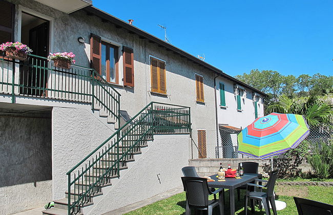 4 bedroom House in Dervio with garden - Photo 1