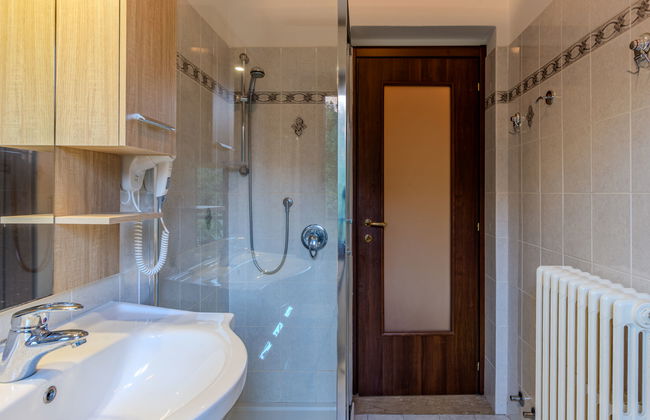 4 bedroom House in Dervio with garden - Photo 30