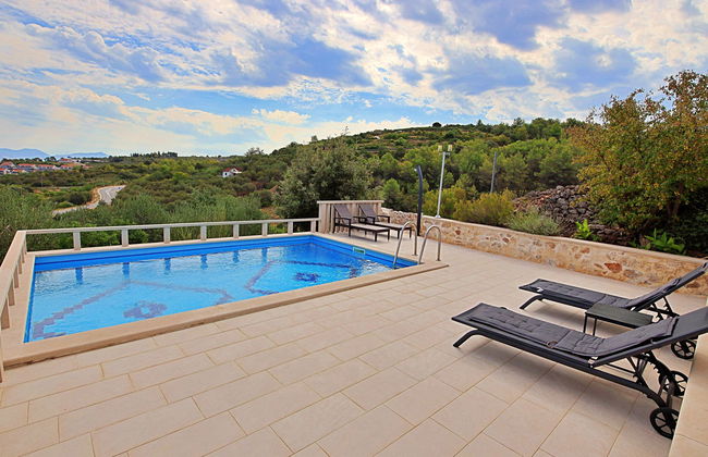 Casa de 2 quartos em Sutivan com piscina privada e terraço - Foto 13