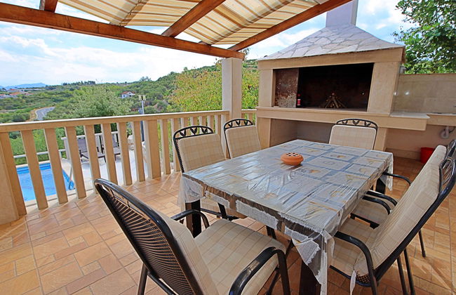 Casa de 2 quartos em Sutivan com piscina privada e terraço - Foto 8