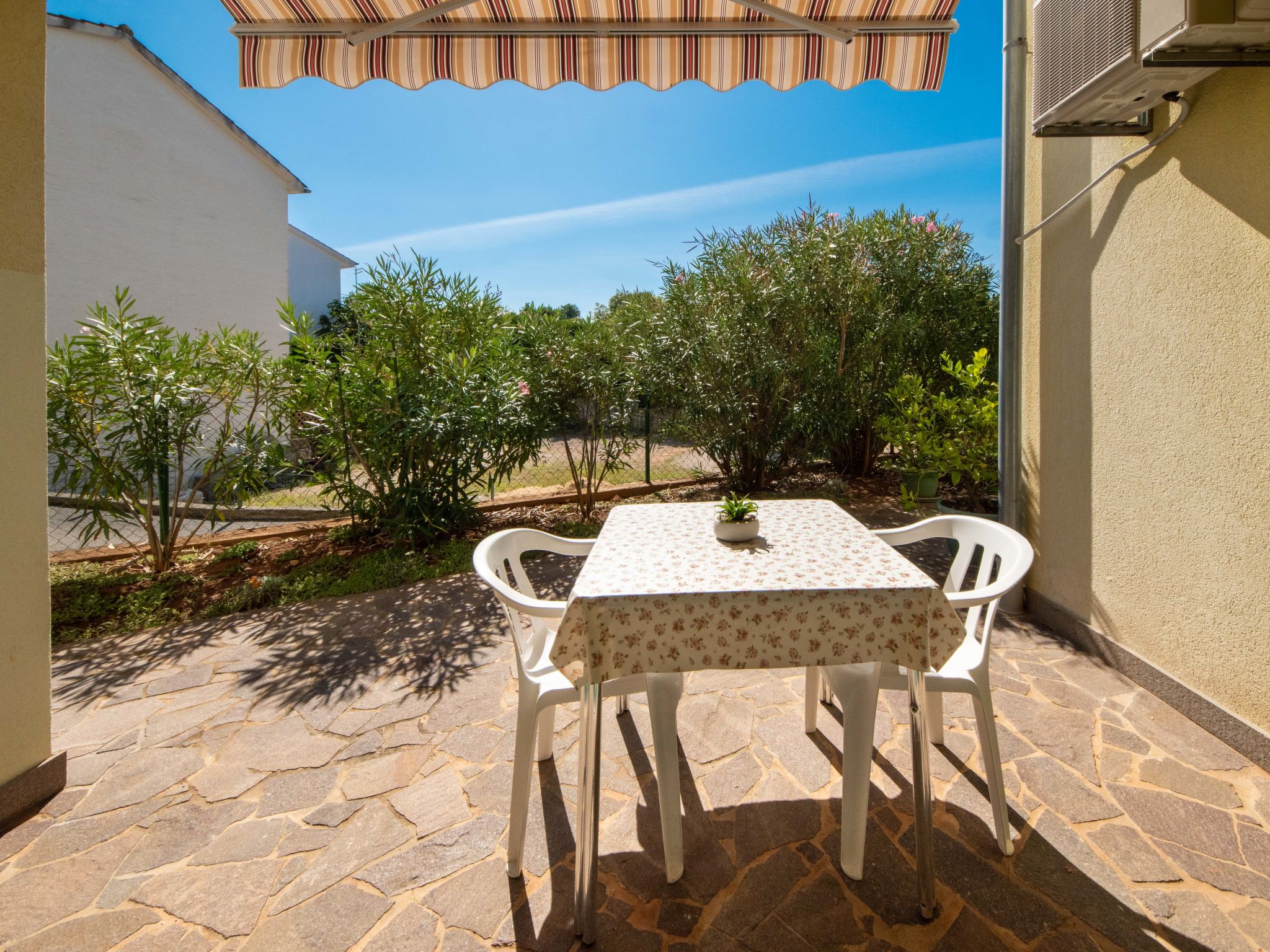 Foto 8 - Apartamento em Krk com jardim e terraço