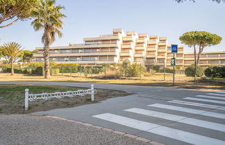 Foto 2 - Appartamento con 1 camera da letto a Le Grau-du-Roi con terrazza e vista mare