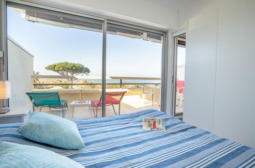 Foto 10 - Appartamento con 1 camera da letto a Le Grau-du-Roi con terrazza e vista mare