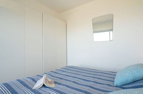 Foto 12 - Appartamento con 1 camera da letto a Le Grau-du-Roi con terrazza e vista mare