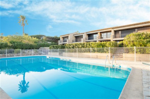 Photo 1 - Appartement de 2 chambres à Fréjus avec piscine et vues à la mer
