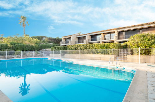 Foto 5 - Apartment mit 2 Schlafzimmern in Fréjus mit schwimmbad und blick aufs meer