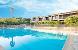 Foto 1 - Apartamento de 2 habitaciones en Fréjus con piscina y vistas al mar