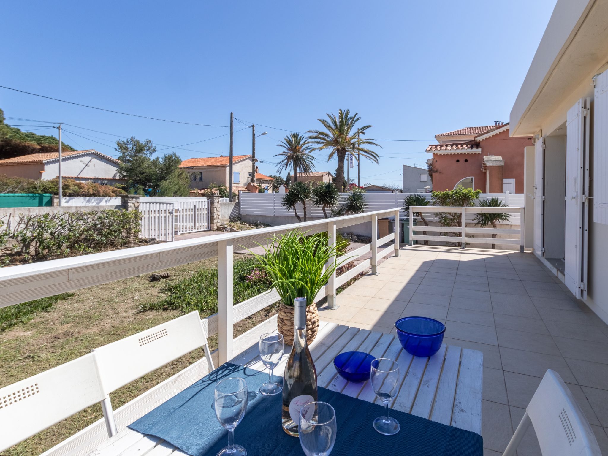 Photo 4 - Maison de 2 chambres à Hyères avec jardin et vues à la mer