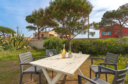 Photo 26 - Maison de 2 chambres à Hyères avec jardin et vues à la mer