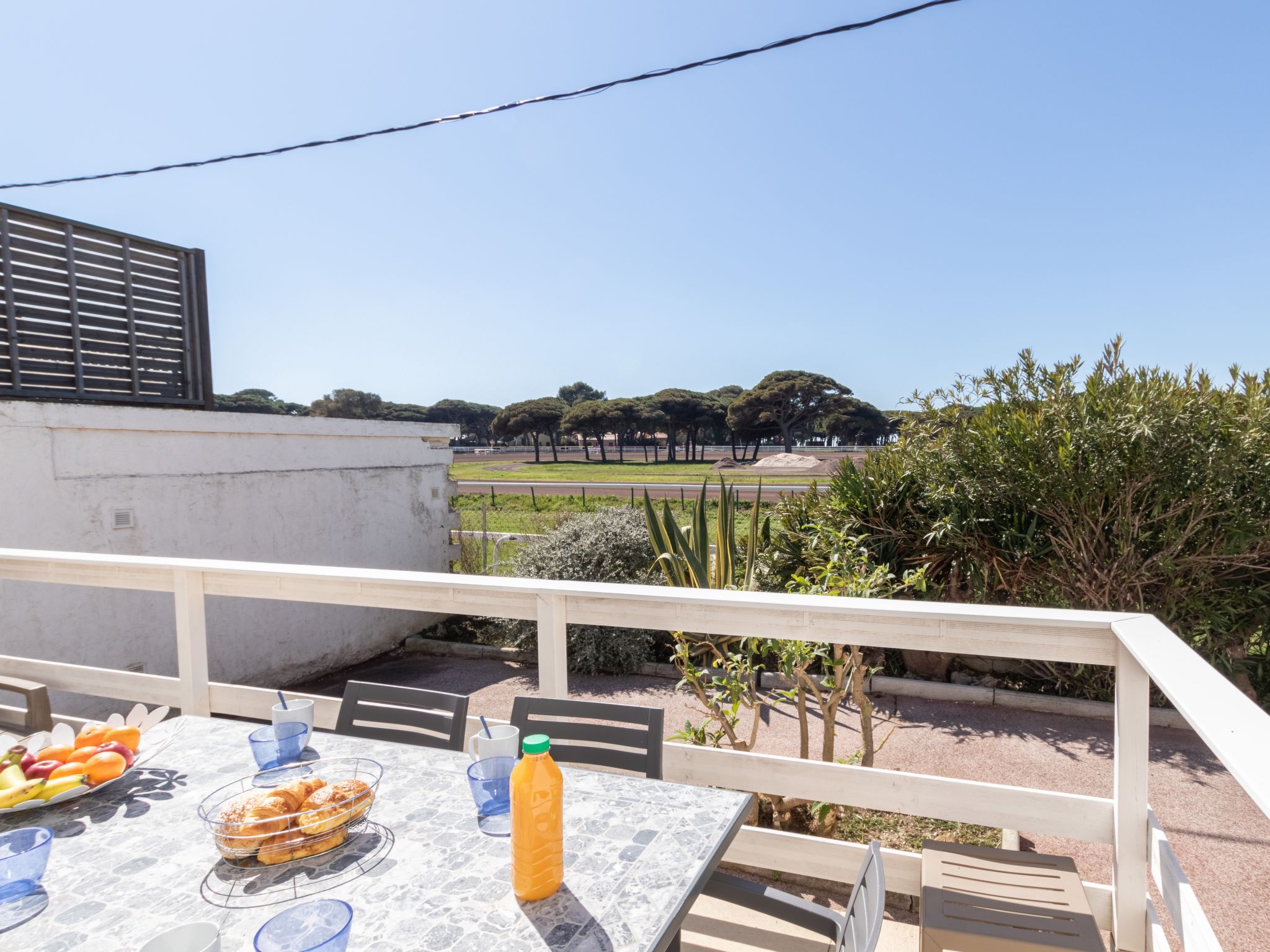 Photo 21 - 2 bedroom House in Hyères with garden and sea view