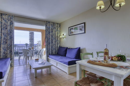 Photo 9 - 1 bedroom Apartment in Six-Fours-les-Plages with swimming pool and sea view