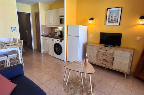 Photo 6 - 1 bedroom Apartment in Six-Fours-les-Plages with swimming pool and terrace