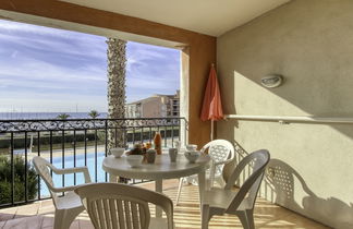 Photo 2 - 1 bedroom Apartment in Six-Fours-les-Plages with swimming pool and sea view