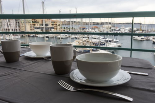 Foto 15 - Appartamento con 1 camera da letto a Fréjus con piscina e terrazza