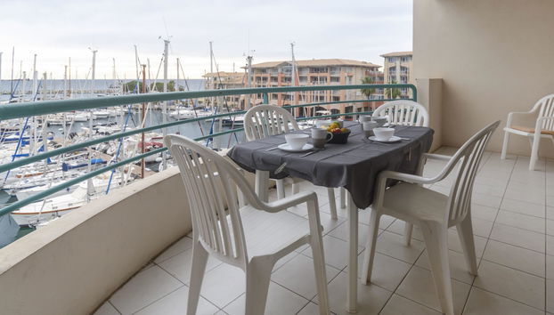 2 bedroom Apartment in Fréjus with swimming pool and terrace - Photo 3