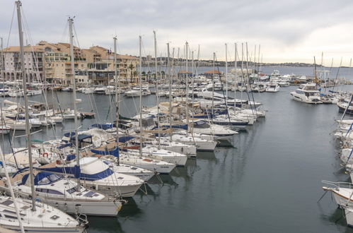 Foto 18 - Appartamento con 1 camera da letto a Fréjus con piscina e vista mare