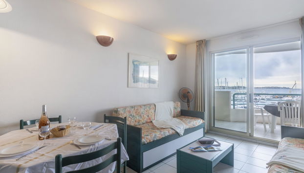 2 bedroom Apartment in Fréjus with swimming pool and terrace - Photo 4