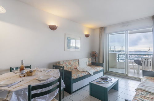 Foto 4 - Apartment mit 1 Schlafzimmer in Fréjus mit schwimmbad und blick aufs meer