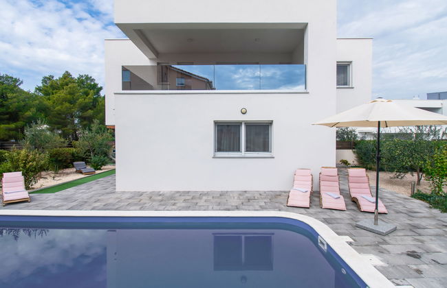 Casa de 5 quartos em Vodice com piscina privada e jardim - Foto 21