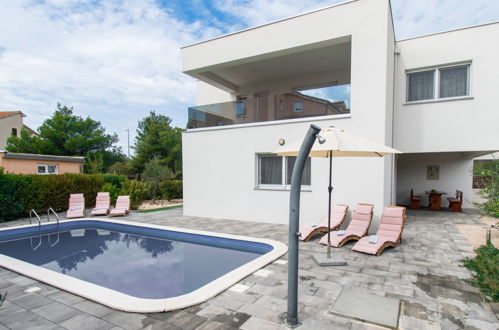 Foto 32 - Casa con 4 camere da letto a Vodice con piscina privata e vista mare