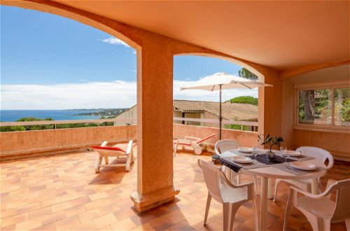 Foto 15 - Apartamento de 2 habitaciones en Sainte-Maxime con piscina y vistas al mar