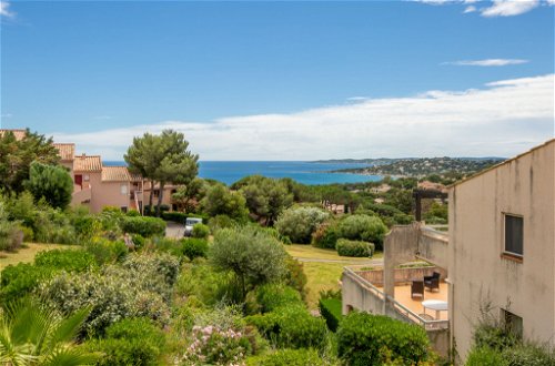 Foto 17 - Apartamento de 2 habitaciones en Sainte-Maxime con piscina y vistas al mar