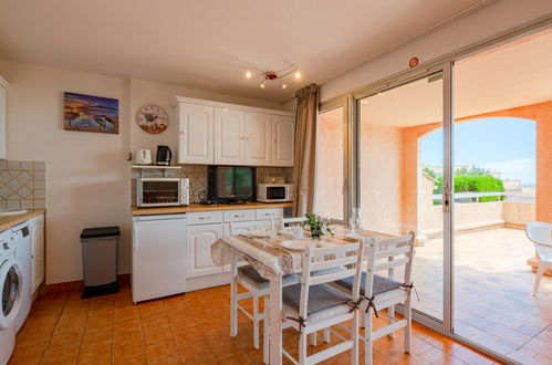 Photo 9 - 2 bedroom Apartment in Sainte-Maxime with swimming pool and garden