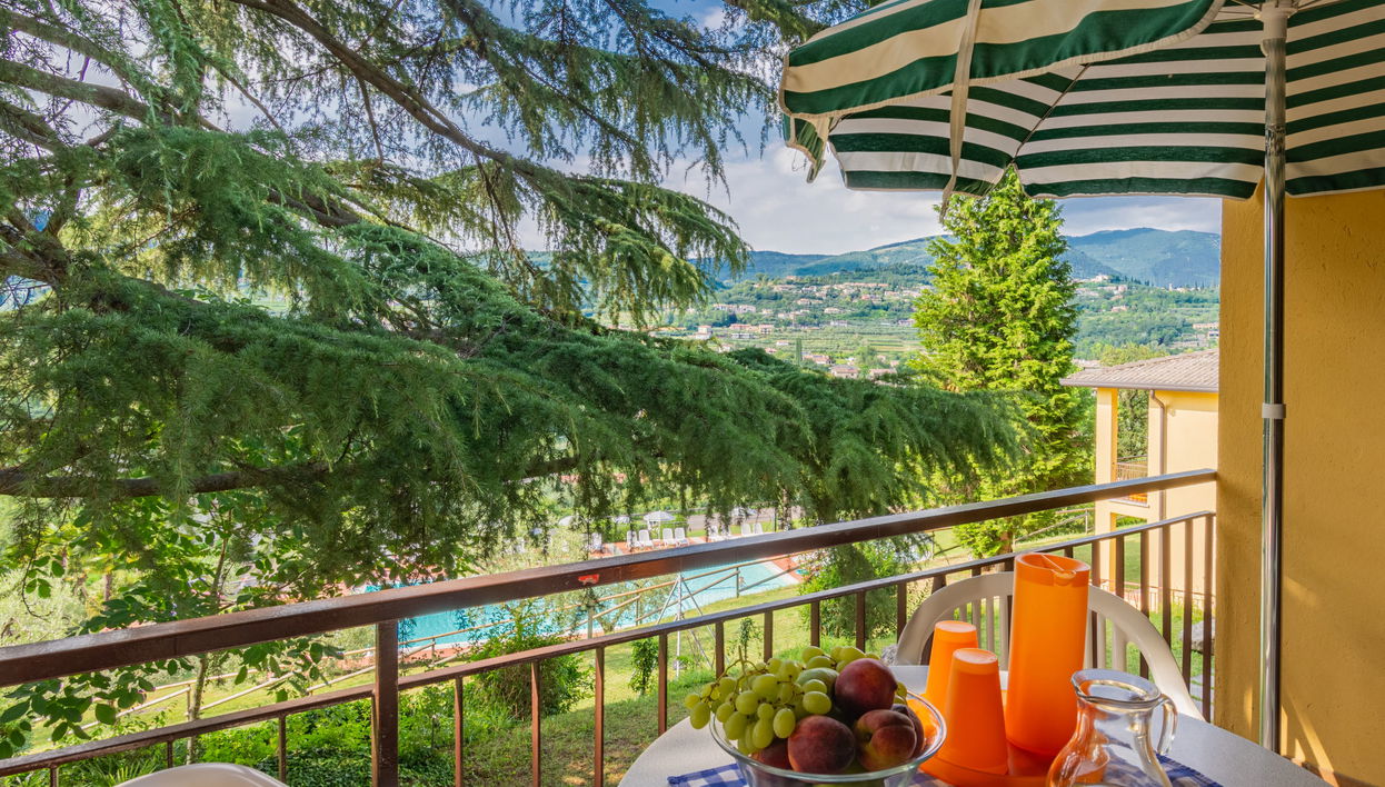 3 bedroom Apartment in Garda with swimming pool and garden - Photo 1