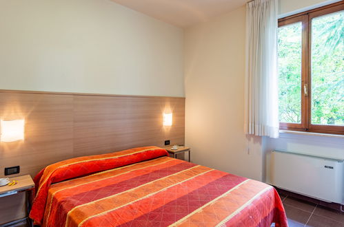 Foto 11 - Appartamento con 2 camere da letto a Garda con piscina e vista sulle montagne