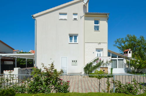 Foto 1 - Apartamento de 2 habitaciones en Sibenik con vistas al mar