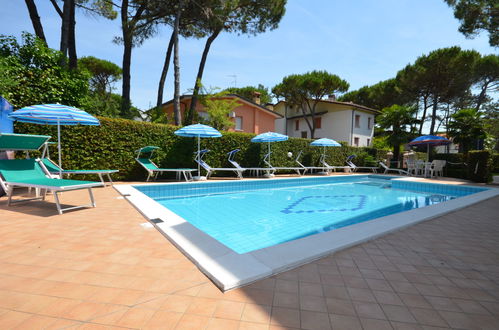 Foto 25 - Appartamento con 2 camere da letto a Lignano Sabbiadoro con piscina e vista mare