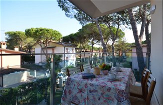 Photo 3 - Appartement de 2 chambres à Lignano Sabbiadoro avec piscine et vues à la mer