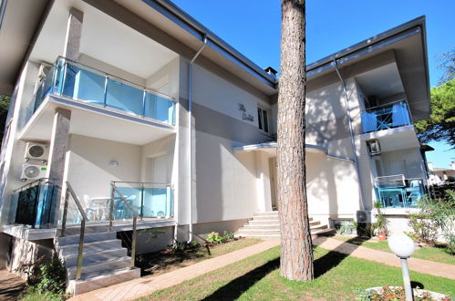 Photo 21 - Appartement de 2 chambres à Lignano Sabbiadoro avec piscine et jardin