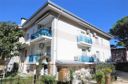 Foto 22 - Appartamento con 2 camere da letto a Lignano Sabbiadoro con piscina e vista mare