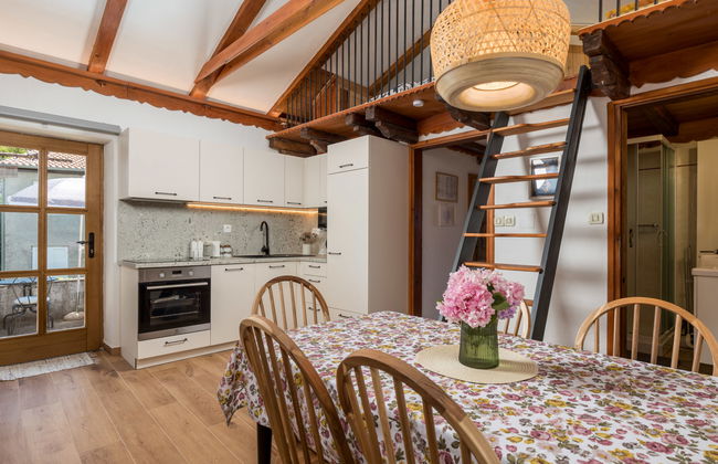 Apartamento de 2 quartos em Dobrinj com piscina e jardim - Foto 13