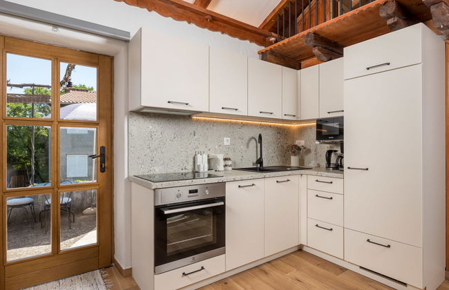 Apartamento de 2 quartos em Dobrinj com piscina e jardim - Foto 36