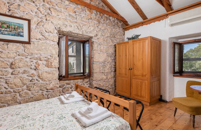 Apartamento de 2 quartos em Dobrinj com piscina e jardim - Foto 34