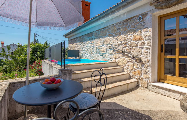 Apartamento de 2 quartos em Dobrinj com piscina e jardim - Foto 37