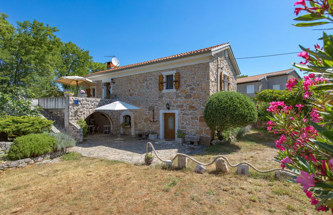 Apartamento de 2 quartos em Dobrinj com piscina e jardim - Foto 23