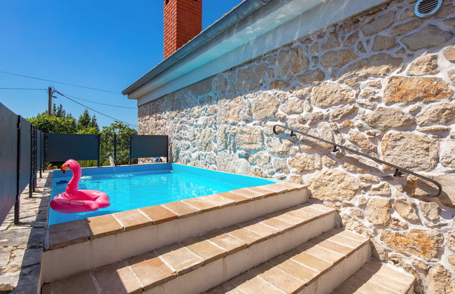 Apartamento de 2 quartos em Dobrinj com piscina e jardim - Foto 22