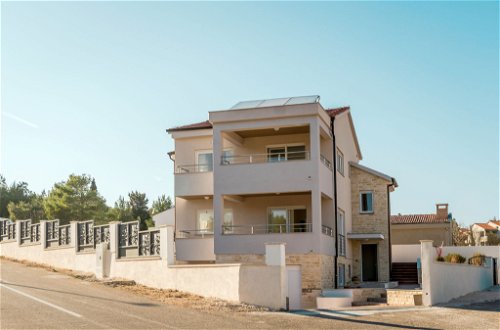 Foto 31 - Casa con 4 camere da letto a Novigrad con piscina privata e vista mare