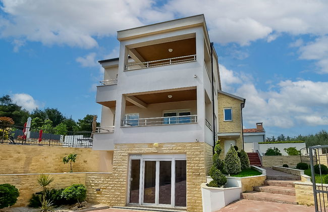 Casa de 5 quartos em Novigrad com piscina privada e jardim - Foto 14