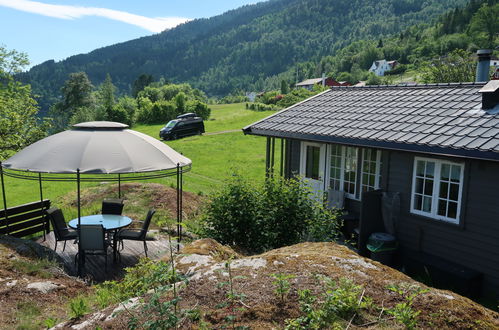 Photo 14 - 2 bedroom House in Balestrand with garden and terrace