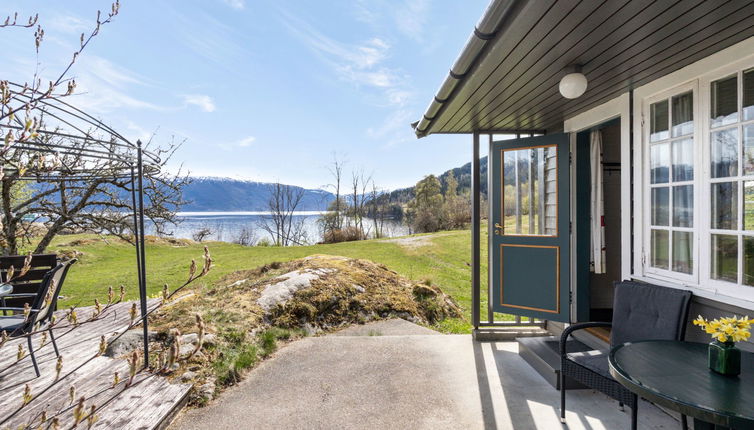 Foto 1 - Casa de 2 habitaciones en Balestrand con jardín y terraza