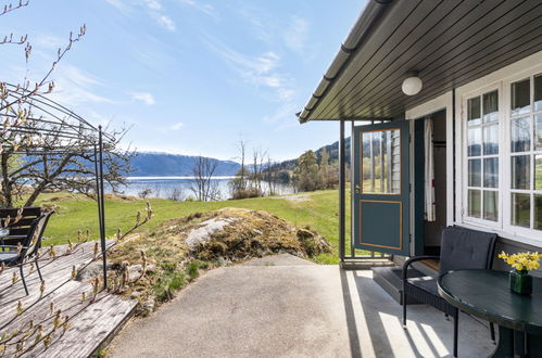 Foto 1 - Casa de 2 habitaciones en Balestrand con jardín y terraza