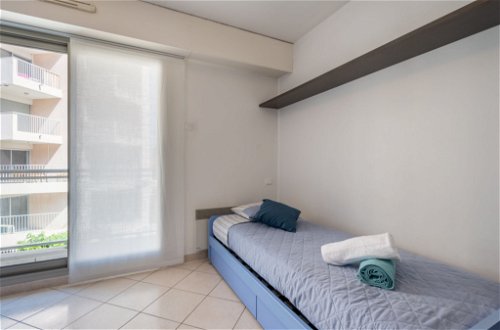 Foto 12 - Appartamento con 3 camere da letto a Antibes con terrazza e vista mare