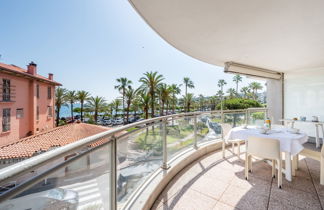 Photo 2 - 3 bedroom Apartment in Antibes with terrace and sea view